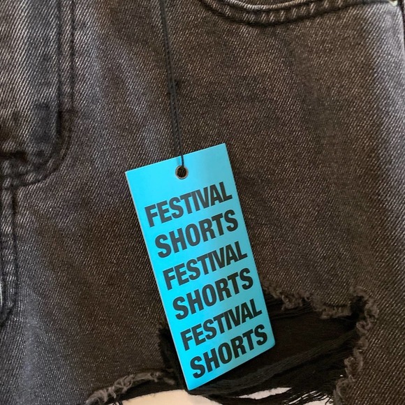 NWT YMI Women's High Rise Festival Shorts, size 7/28 - Picture 4 of 9